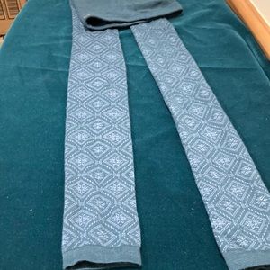 Used Heattech leggings that are L/Xl but fit more like a Medium.